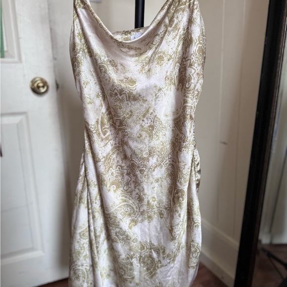 Dress - Picture 3 of 4